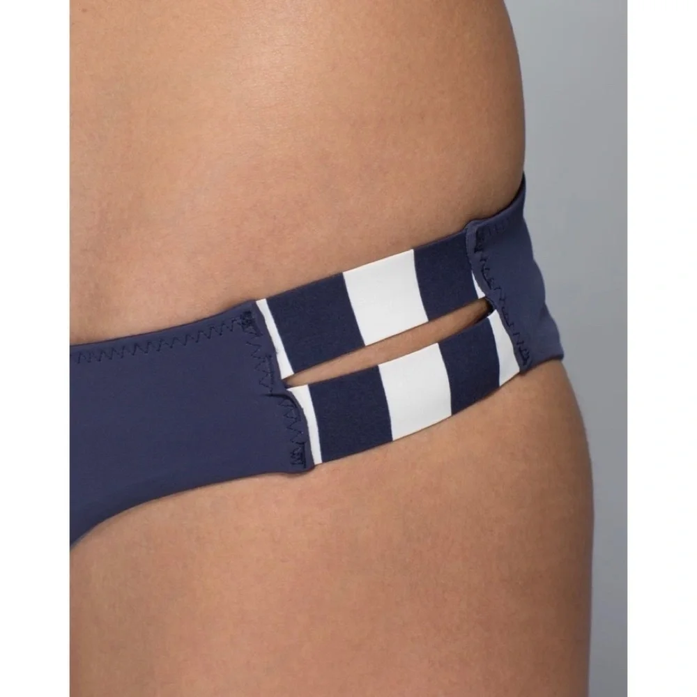 NWT!! LULULEMON Athletica Shanti Surf Bikini Bottoms Cadet Blue Stripe Size 4